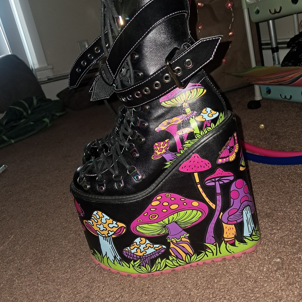 Current Mood Black Platform Boots with Vibrant Mushroom Art - Picture 1 of 4